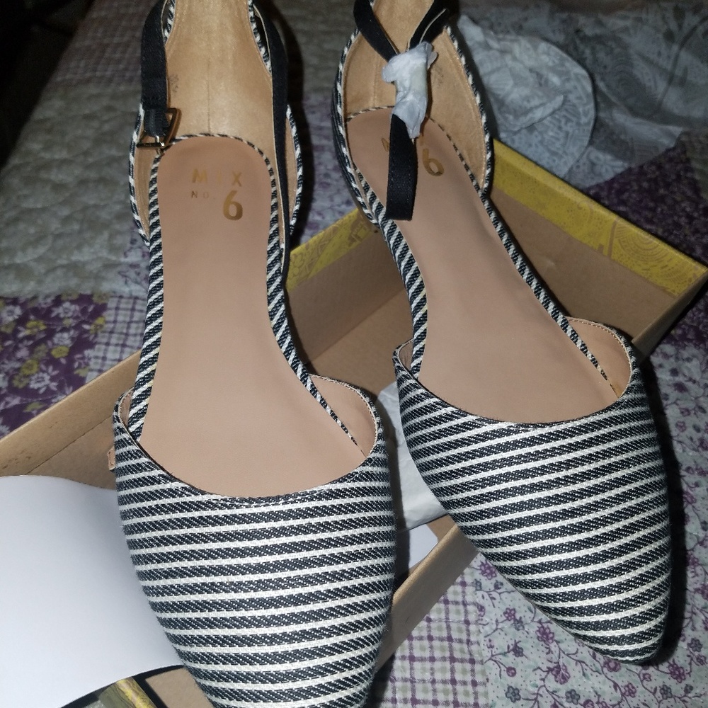 Black and white stripe flats w/ankle strap